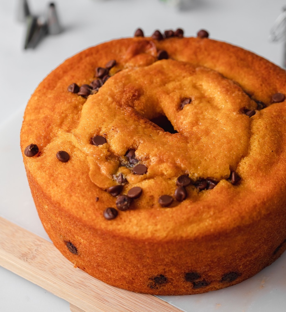 BOLO CENOURA COM GOTAS DE CHOCOLATE