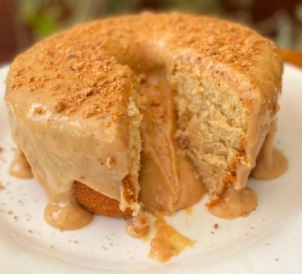 BOLO DE PAÇOCA COM COBERTURA
