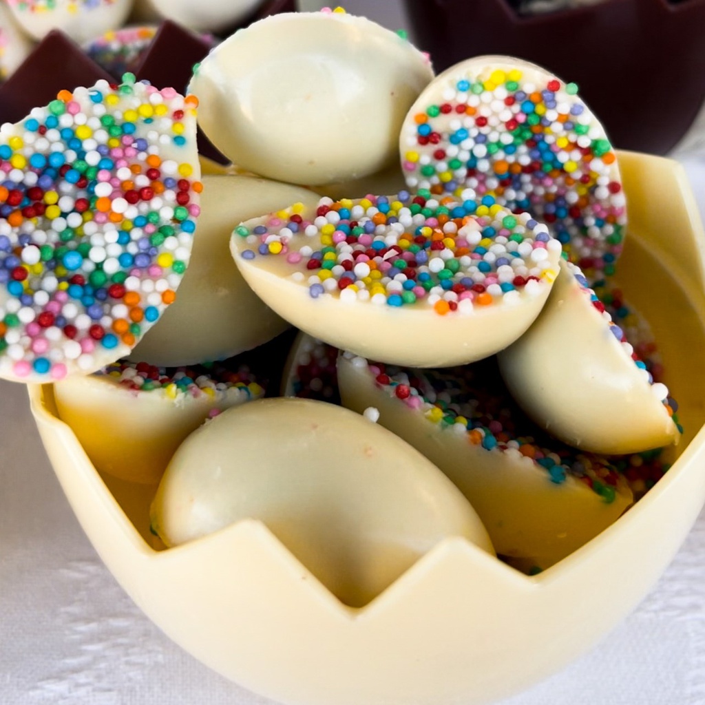 OVO SURPRISE CHOCOLATE BRANCO E AVELÃ