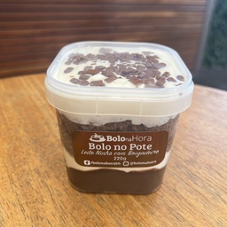 [2136] BOLO NO POTE LEITE NINHO COM BRIGADEIRO