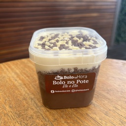 [2133] BOLO NO POTE ELE E ELA